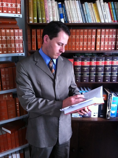 Emanuel Stopassola estudando